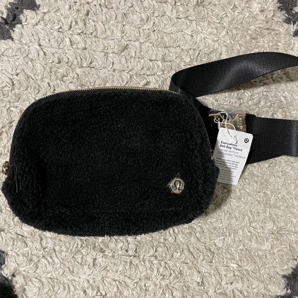 Lululemon everywhere belt bag - Picture 2 of 3